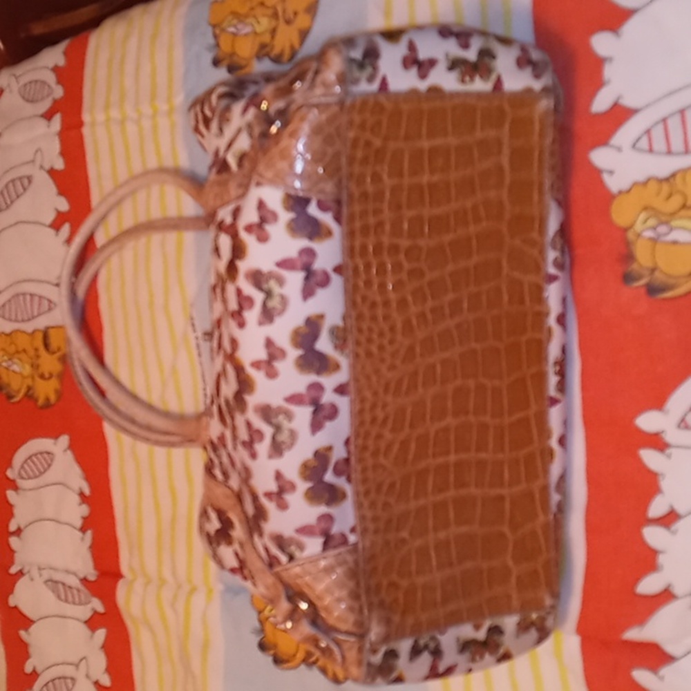 Liz Claiborne, Big & Roomy,Butterfly Purse with Butterscotch Reptilian-Like Trim - Picture 3 of 15